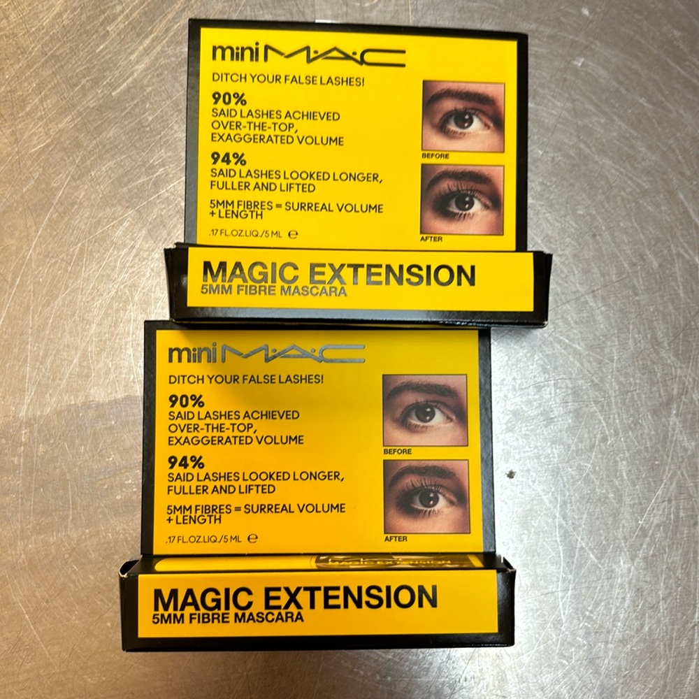 NIP Mini MAC Magic Extension Mascara
